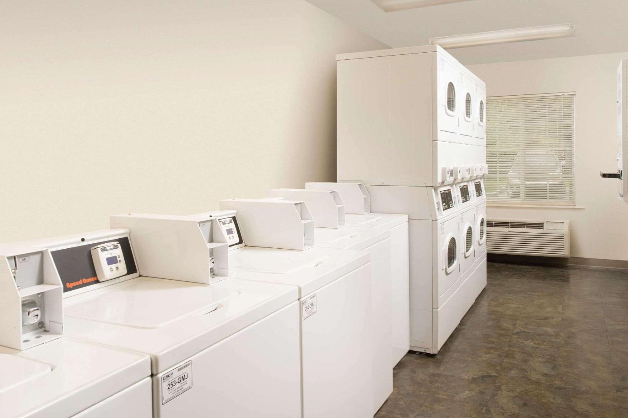 Woodspring Suites Savannah Garden City Eksteriør bilde
